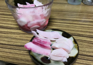 【おつまみ／日野菜かぶ】酢漬けにしたら綺麗なピンクに染まりました！
