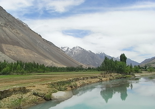 パキスタン北部山岳地帯の村パンダール