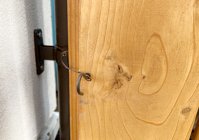 木製目隠しフェンス（ウッドフェンス）扉の付け方／作り方DIY（ロック）