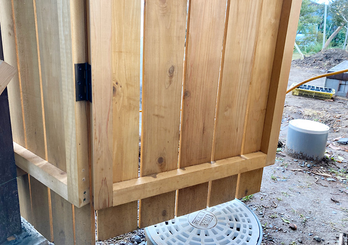 木製目隠しフェンス（ウッドフェンス）扉の付け方／作り方DIY