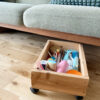 【インテイリア／簡単DIY】コロコロ付き木箱でソファー下に引出し収納を作製