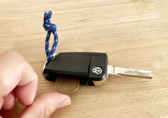 ゴルフ７／スマートキー／(golf7)TSI/GTI/TDIディーゼル車・リモコンキー電池交換方法 キーが認識されません／電池種類／CR2025