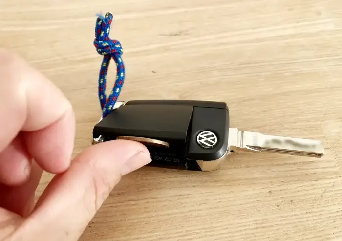 ゴルフ７／スマートキー／(golf7)TSI/GTI/TDIディーゼル車・リモコンキー電池交換方法 キーが認識されません／電池種類／CR2025