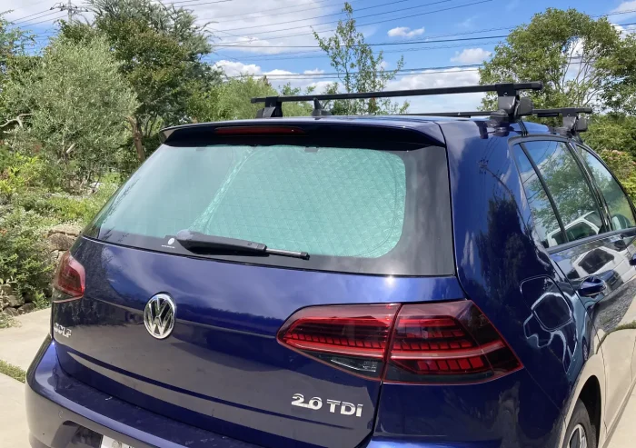 フォルクスワーゲン・ゴルフ７にゴルフ８用のサンシェードを取り付けてみた／適合／窓サイズは同じ？／VWgolf7/CAR SUNSHADE／車中泊用カーテン／夏車内の暑さ対策／フルスモーク／カーフィルム